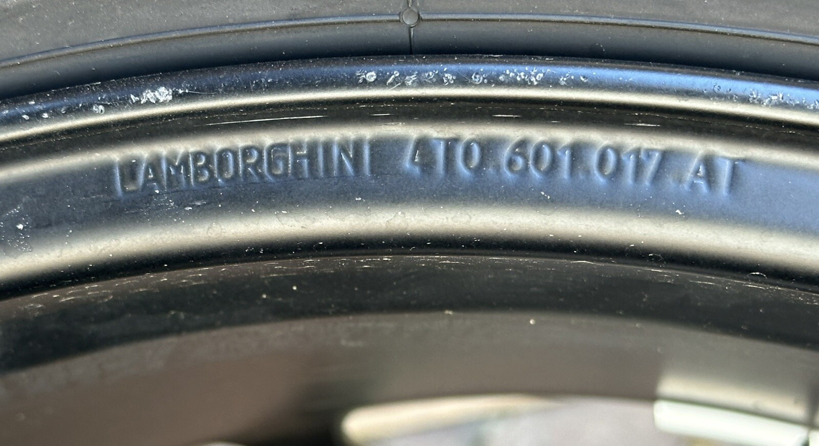 LAMBORGHINI HURACAN EVO PERFORMANTE FRONT 20" WHEEL RIM Center Lock 4T06601017AT