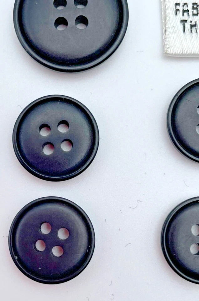 Juego de 8 botones de repuesto Talbots 4 agujeros planos redondos negros lote mixto Foto 3 de 4