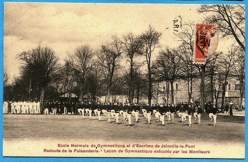 Carte Postale Ancienne CPA AK JOINVILLE-le-PONT - Leçon Collective De Gymnastique