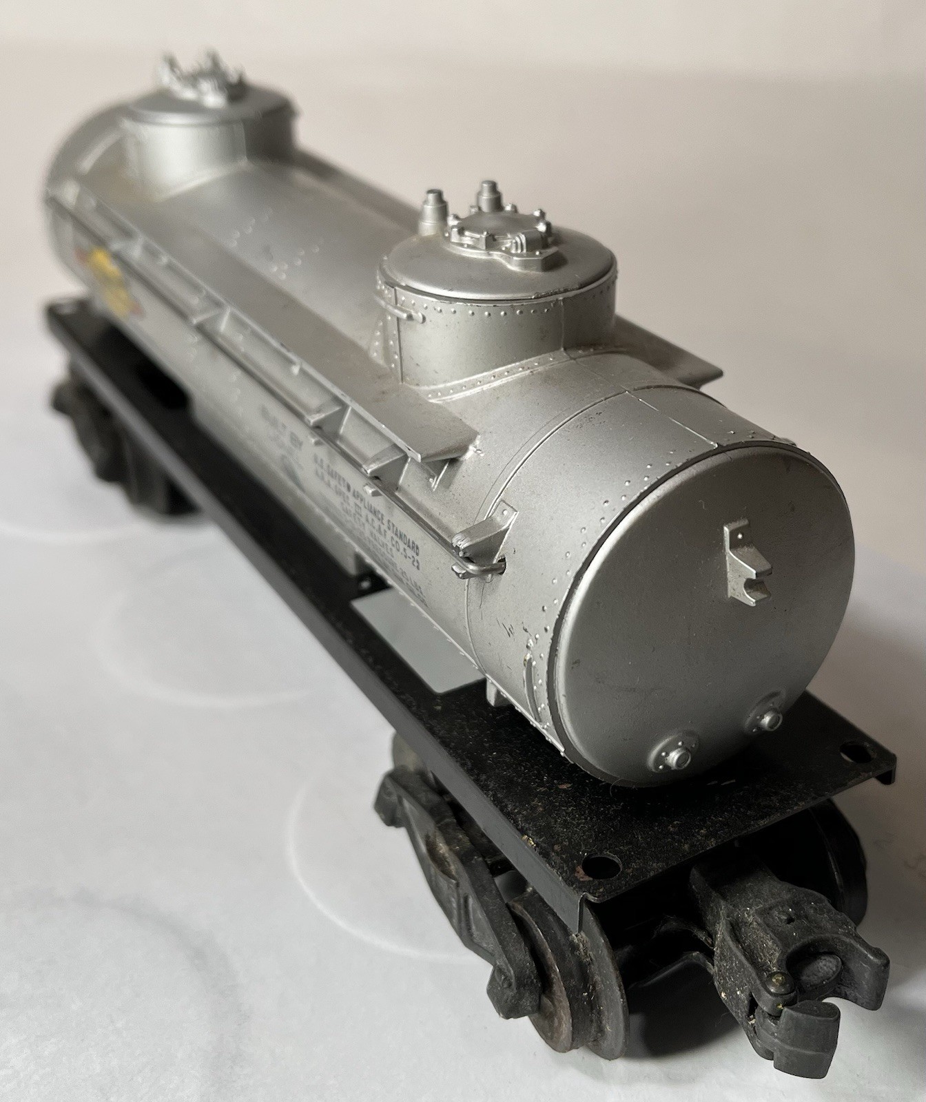 Lionel Postwar Sunoco 2 Dome Tank Car 6465 VERY GOOD+ W/ ORIGINAL BOX !