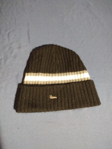 Bonnet Supreme rayure noire FW 23