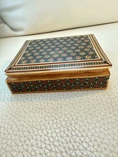 VINTAGE HANDMADE MIDDLE EASTERN MARQUETRY INLAY WOOD BOX
