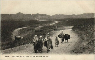 CPA ALGERIA BISKRA Sur le Col de Sfa - Szenen und Typen (1145936)