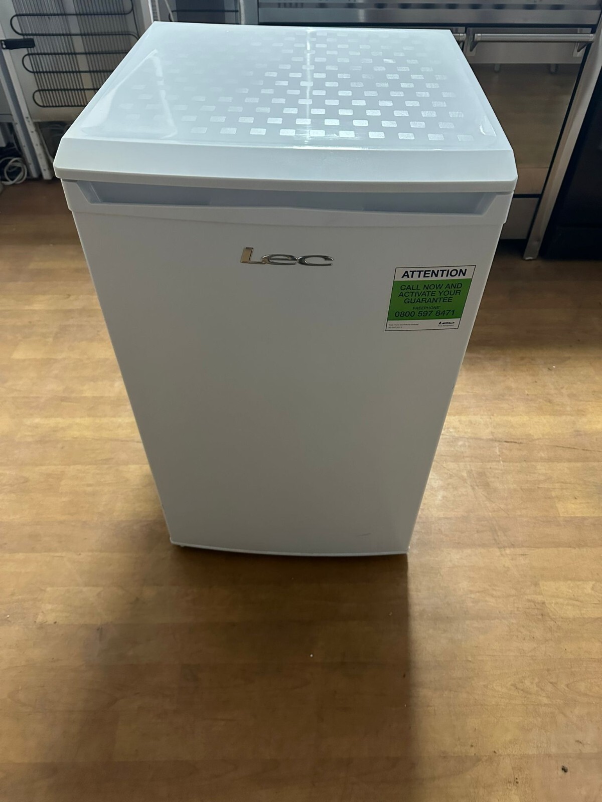 LEC 50cm Undercounter Larder Fridge In White With Adjustable Shelves