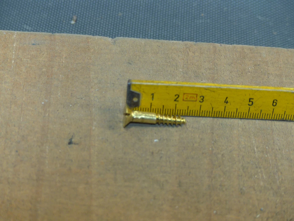 Lot de vis à bois laiton tete fraisée ancien stock quincaillerie 4x25  25 pièces - Photo 3/4