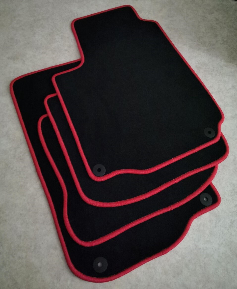 Tapis SEAT Leon 1M sur mesure en velours noir haut de gamme avec surpiqûres rouges élégantes