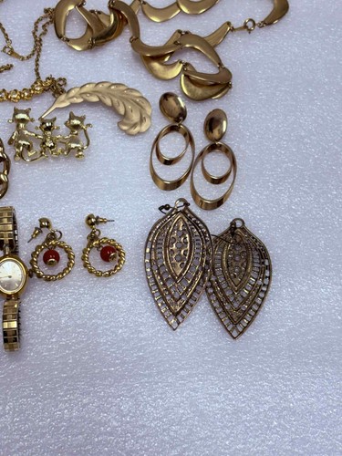 Vintage Nachlass Schmuck Konvolut 1+ Pfund - Fotos von dem was man bekommt! Ganz goldfarben - Bild 8 von 16