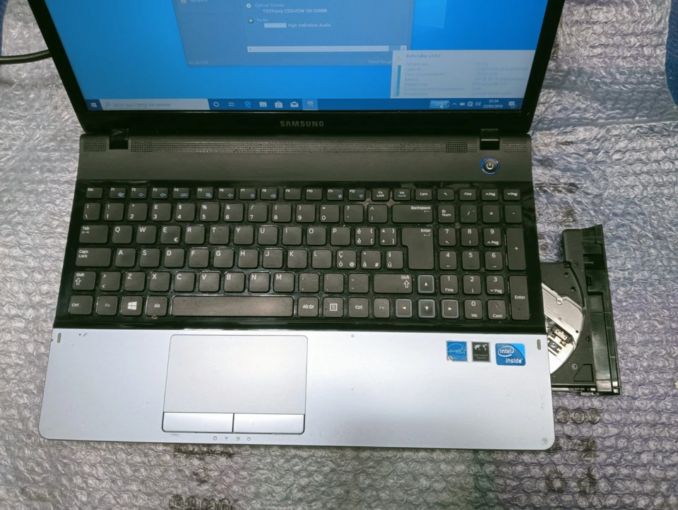 Notebook Samsung NP300E5C funzionante 2Gb ram / no HDD no Alimentatore - Immagine 3 di 4