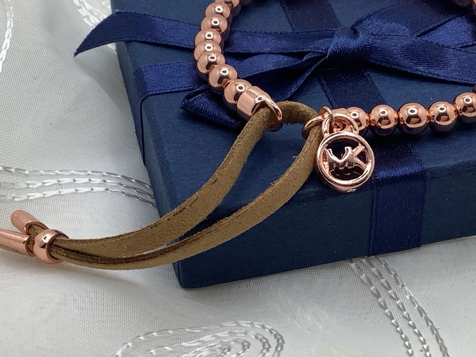Pulsera elástica Michael Kors tono oro rosa con cuentas Foto 4 de 4