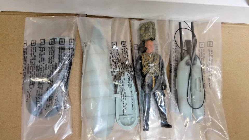 ELITE FORCE 1/18 Luftwaffe BF109G-6 "DEVIL OF UKRAINE" ERICH HARTMANN - Image 2 of 4