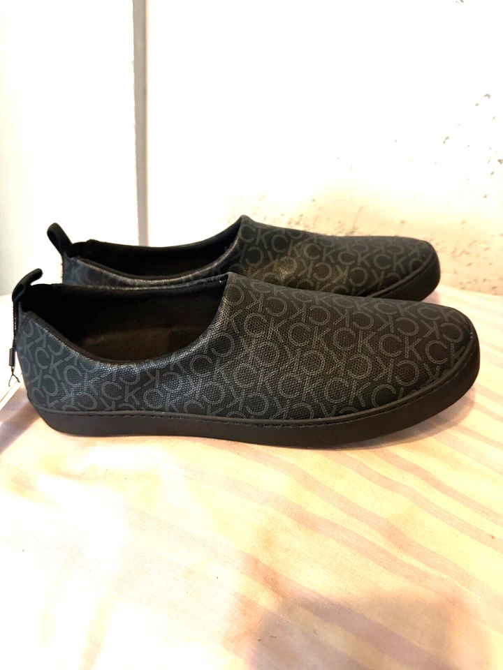 Auténticas pantuflas monograma con logotipo negro Calvin Klein HM0HM00885 para hombre Foto 4 de 4