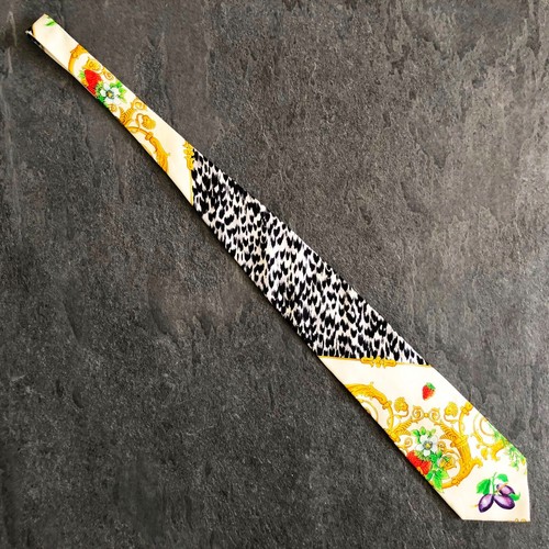 GIANNI VERSACE COUTURE silk tie Baroque Animal & Fruit print from S/S 1995 - Picture 4 of 12