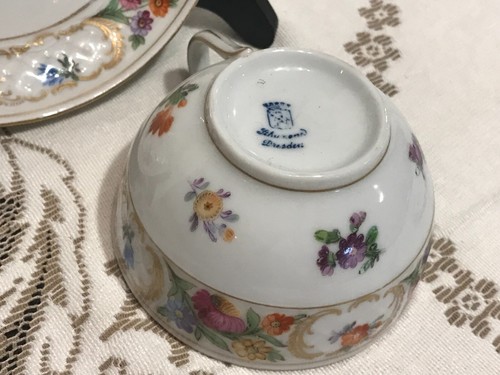 Taza y platillo años 20 DRESDEN SCHUMANN BAVIERA HP flores marca original escudo león - Imagen 4 de 7