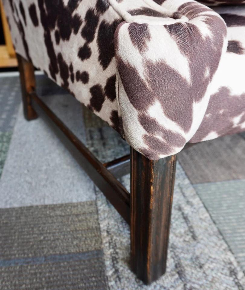 Silla con respaldo de ala tradicional en marco de tapicería de cuero de vaca marrón años 30 NUEVO Foto 4 de 4