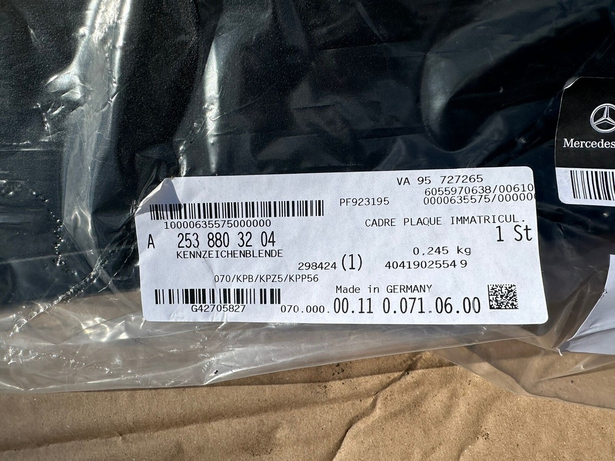 NEW GENUINE MERCEDES BENZ GLC X253 FRONT BUMPER LICENCE PLATE  