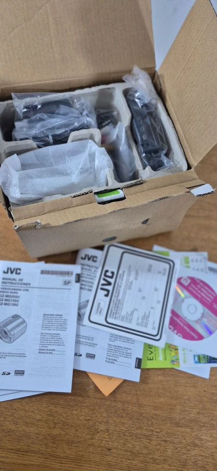 JVC Everio GZ-MG255 Camcorder w/ original accessories - Image 2 of 4