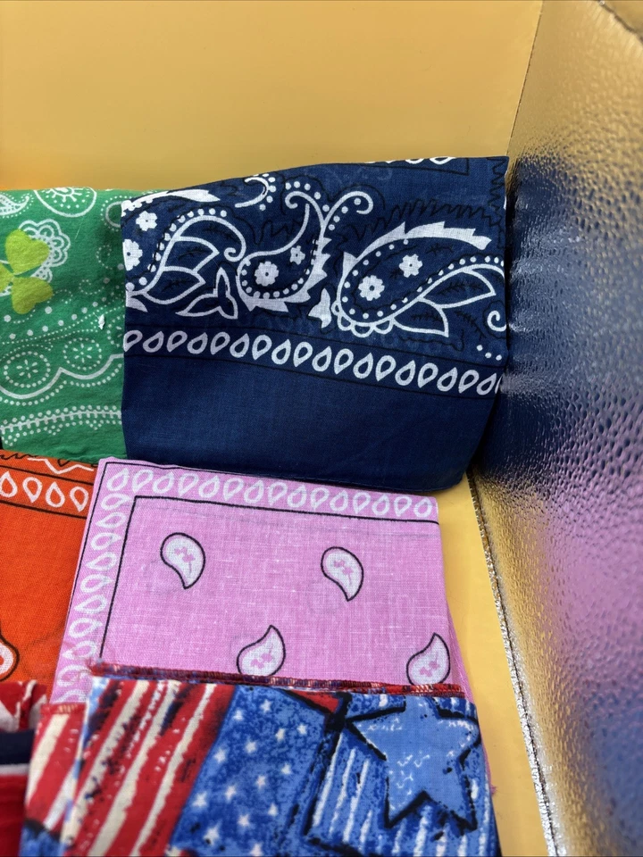 Lote De 20 Pañuelos para el Cuello 5 Vintage EE. UU. 5 Vacaciones 10 Colores Surtidos Prendas para la Cabeza Foto 4 de 4