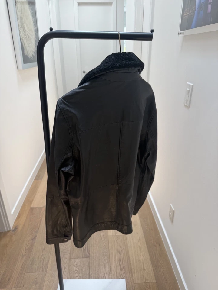Men's Ted Baker London Black Leather Jacket w/ Shearling Collar Size 4 - Image 2 of 3