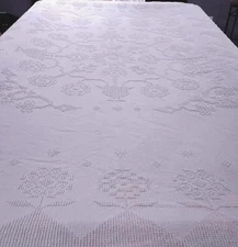 vtg Bates George Washington CHOICE WHITE Floral chenille bedspread 88 x 106