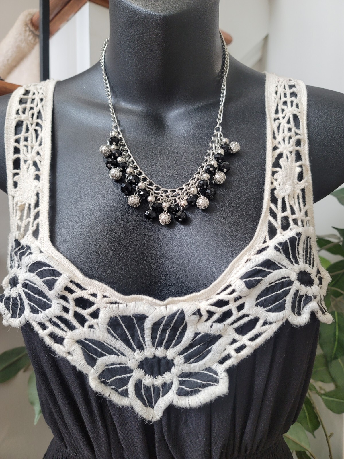 As U Wish Women's Black Solid Polyester Scoop Nec… - image 6