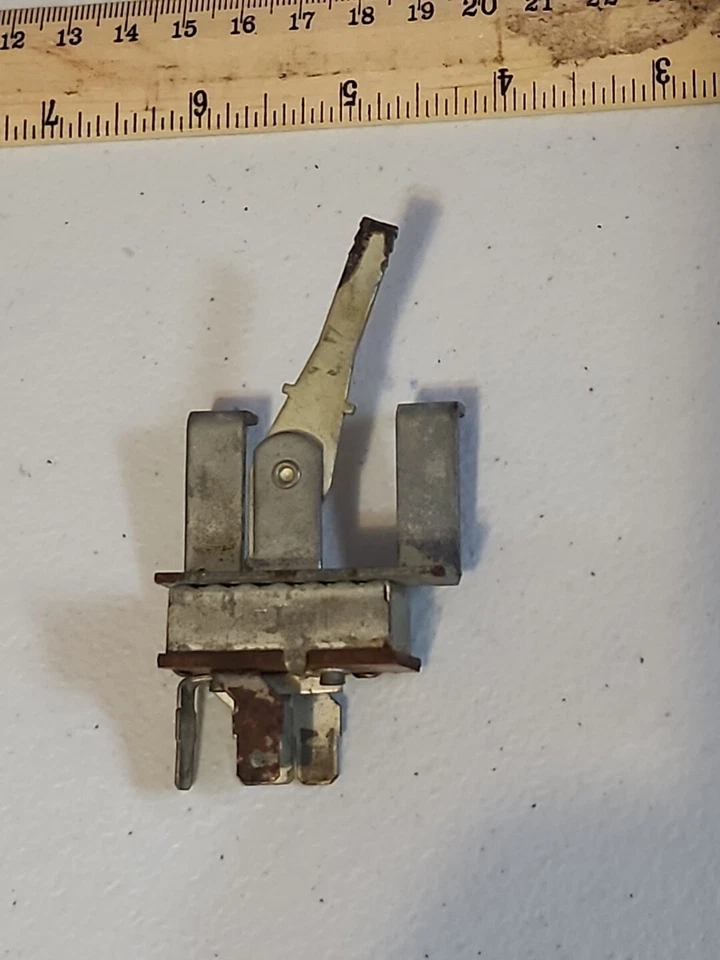 Новый из старых запасов 1971-74 Pontiac GTO Lemans переключатель вентилятора GM P/N 7932635 без коробки - Изображение 2 из 4