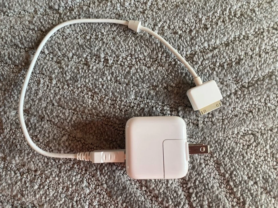 A1401 Apple 12W USB Power Adapter & 30 Pin Sync/Charger Cable iPad iPod iPhone - Image 3 of 4