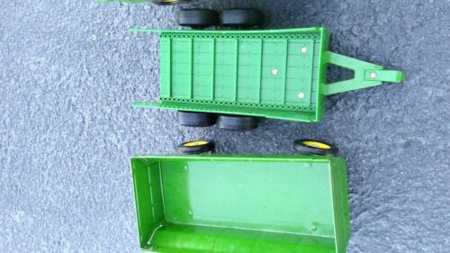 John Deer Ertl Pressed Steel And Plastic Farm Trailer Wagon With Tractor - Picture 12 of 12