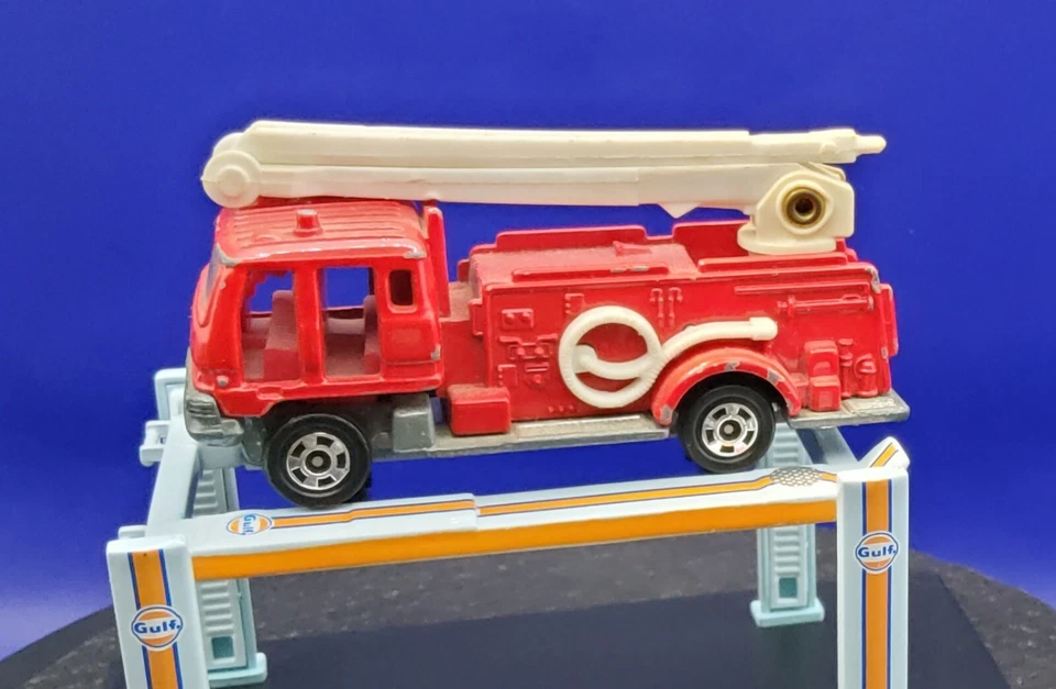 Vintage Tomica No. 3 Squirt Fire Engine - Image 3 of 4