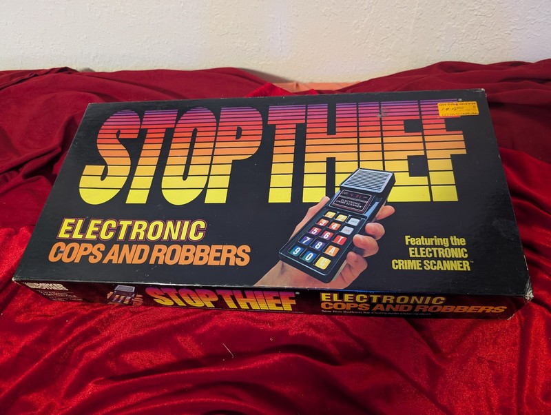 Vintage 1980 Stop Thief Electronic Cops And Robbers Board Game Parker Brothers