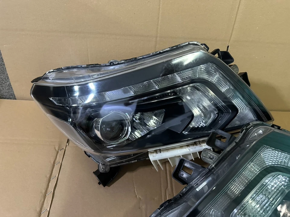 Perfect! Nissan Navara NP300 Black Edition Pair Side Headlight - Image 2 of 4