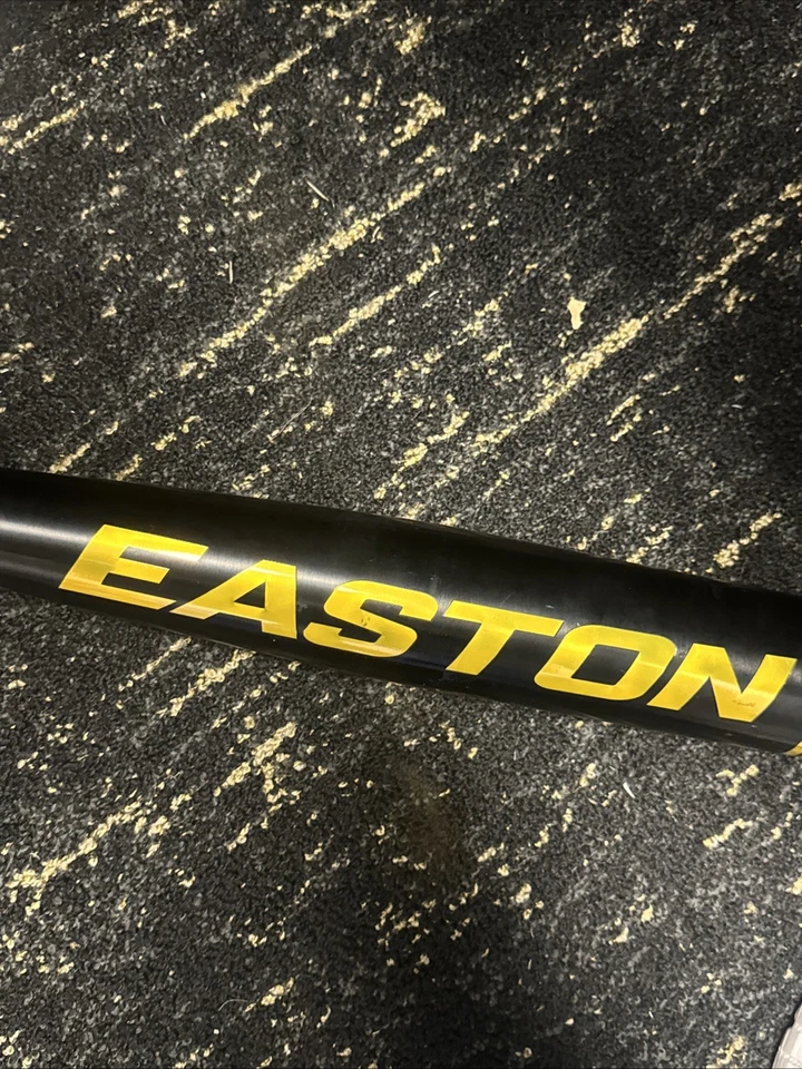 Bate de béisbol Easton Black Magic 33" 30 oz SB3330 Foto 3 de 4