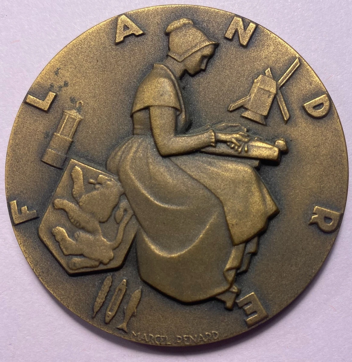 Syna Pendentif en or jaune émaillé d'une étoile cosmique avec diamant