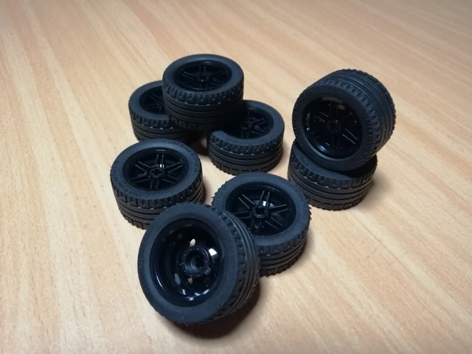 LEGO Technic 8 Stück Reifen 43.2 x 22 ZR schwarze Felge / TECHNIK - Bild 4 von 4