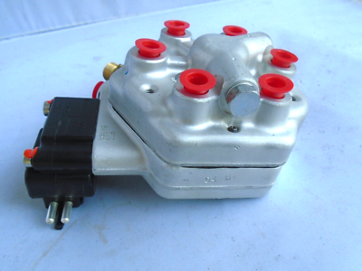 MERCEDES Bosch R129 Fuel Distributor 0438101044 300ce 300sl for