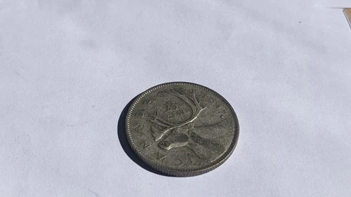 Canada 1947 25 cent coin (maple leaf variety) SILVER