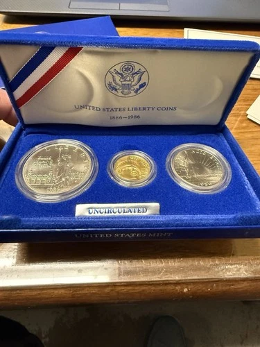 United States 1986 Liberty Commemorative Uncirculated Gold Silver Coin Set