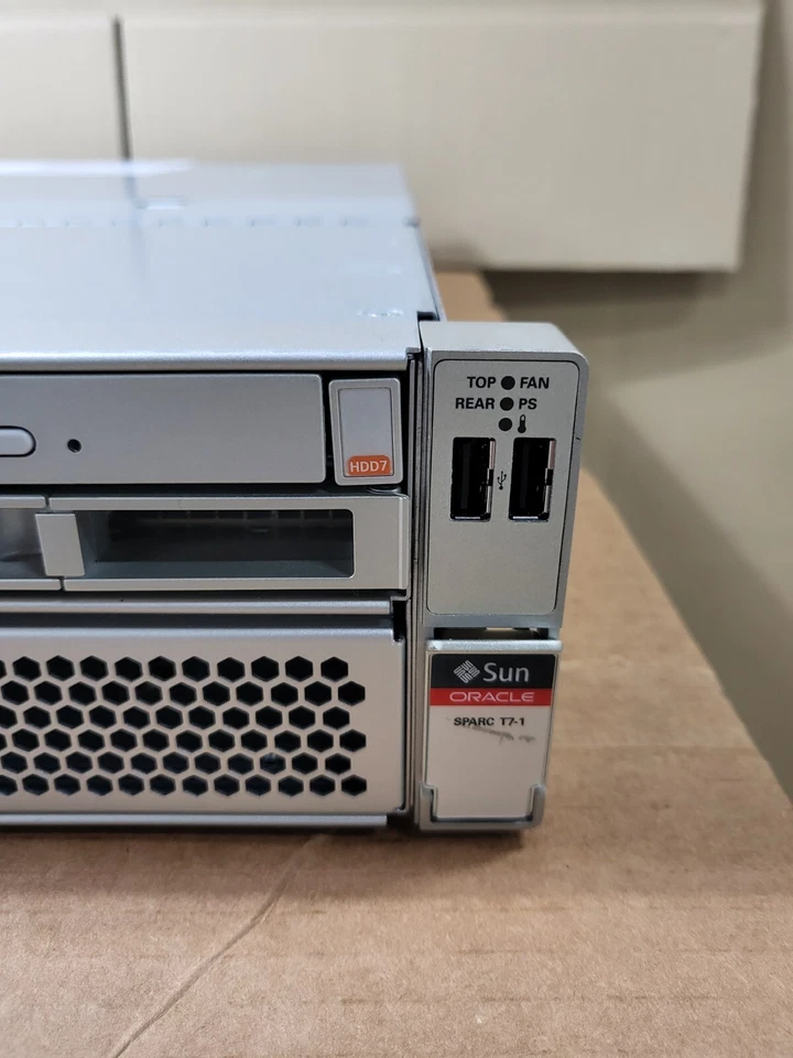 Oracle Sun T7-1  32C  4.133GHz - Image 2 of 4