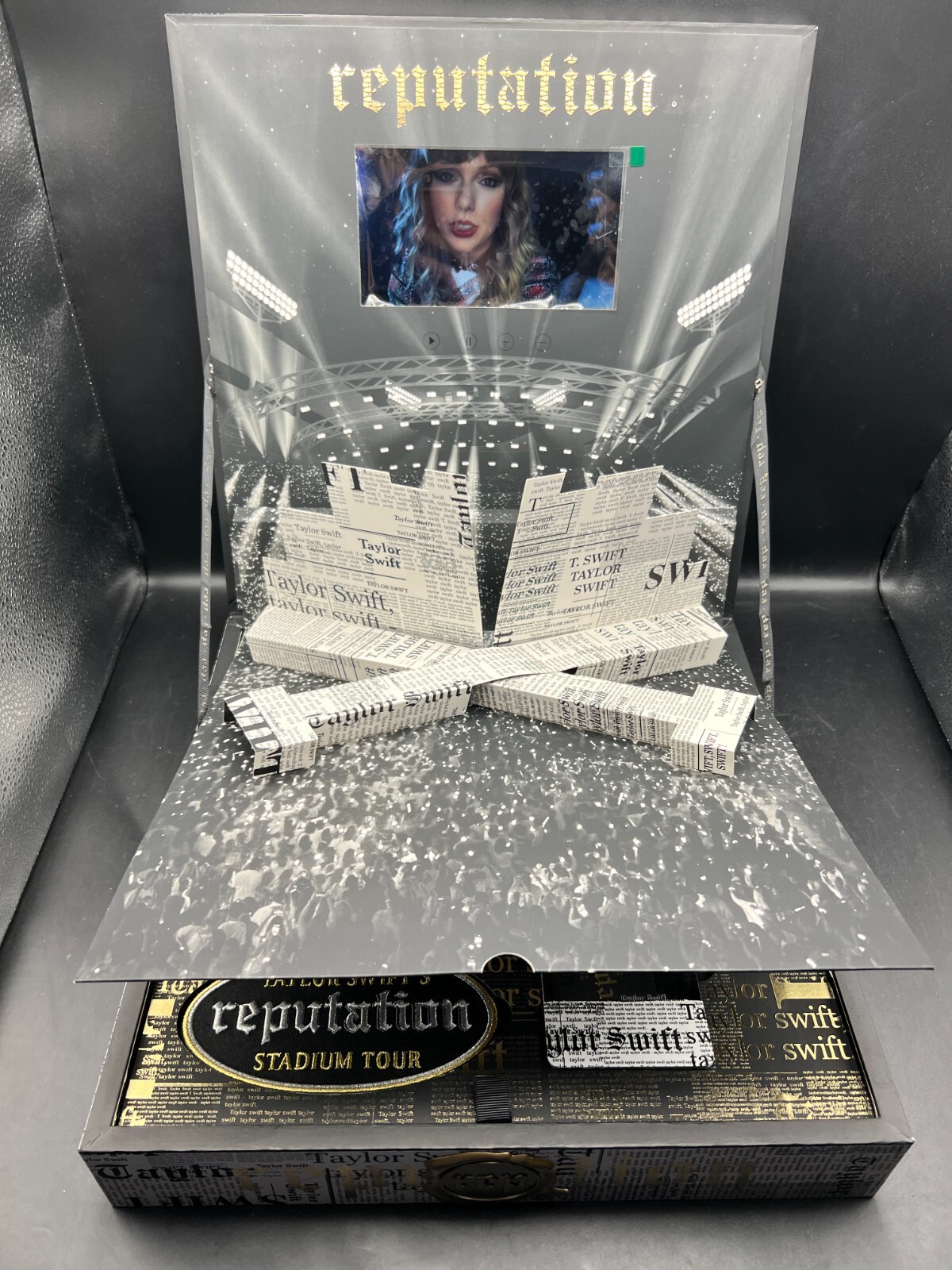 Taylor Swift reputation VIPBox 直筆サインポスター チケット Taylor Swift reputation VIPBox 直筆サインポスター チケット