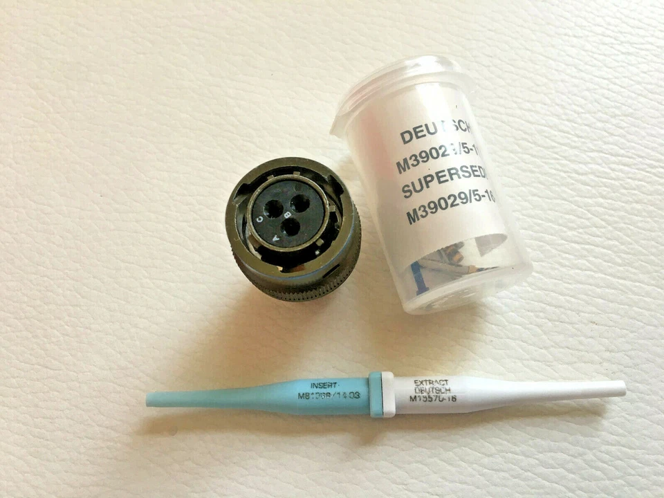 J MS3475W12-3S MIL-SPEC. CONNECTOR WITH CONTACTS - Image 2 of 3