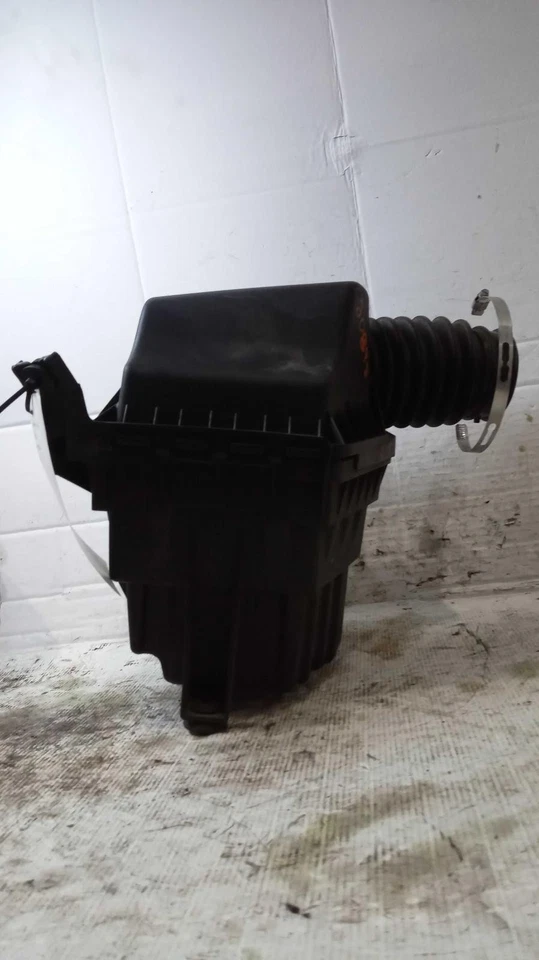 Conjunto de filtro de aire usado se adapta a: Chrysler Pacifica 2022 gasolina grado A Foto 2 de 4