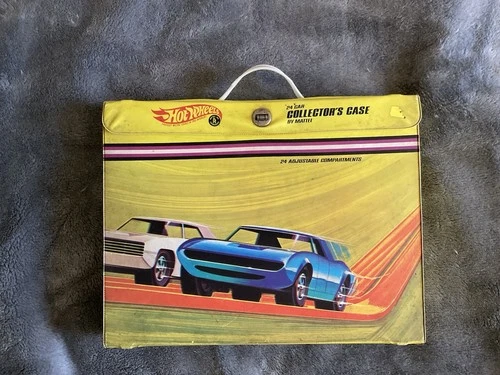 Hot wheels Mattel Vintage Collectors Carry Case For 24 Cars .
