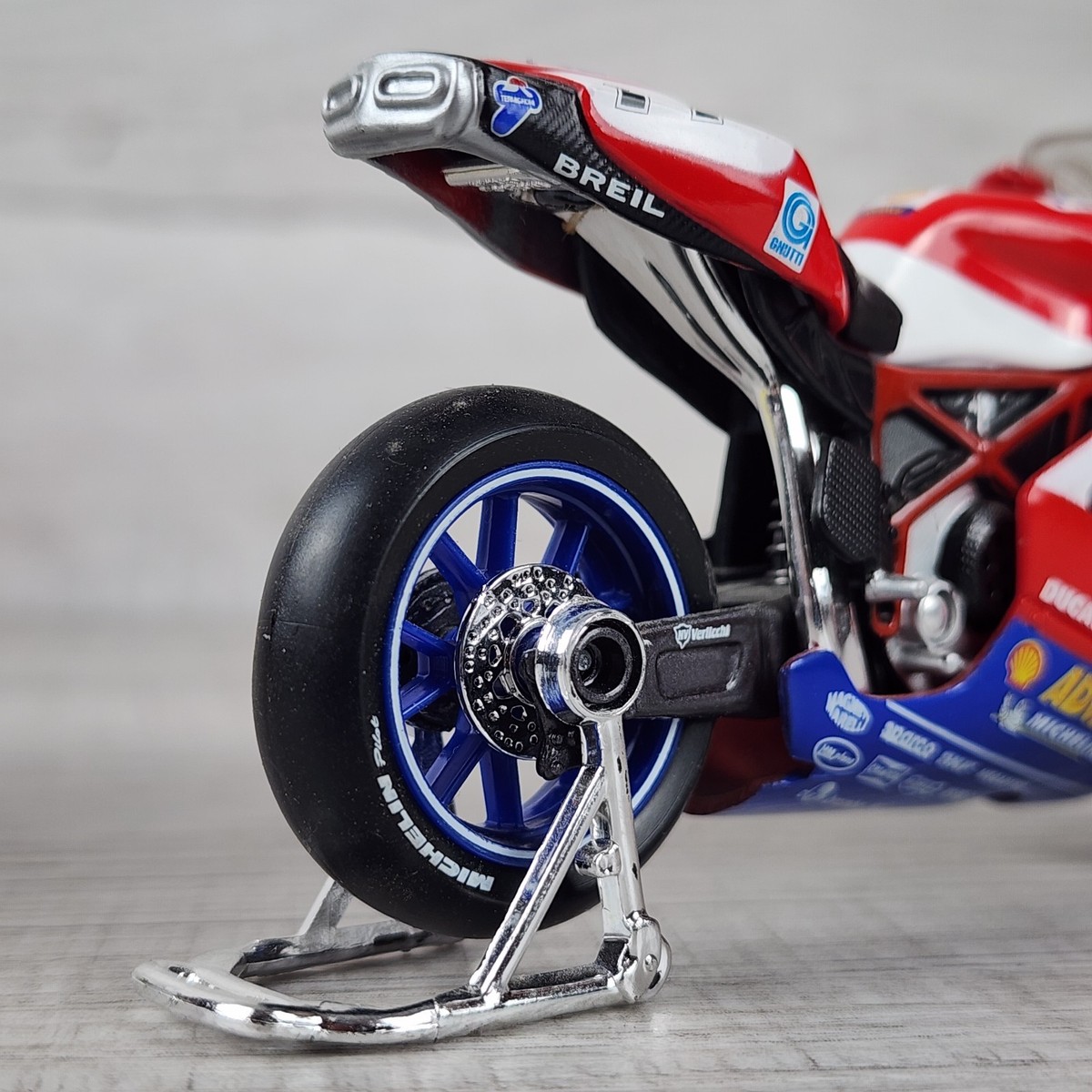 Ducati 999 F03 Ruben Xaus #11 Fila WSBK Diecast Racing 1:18 Model
