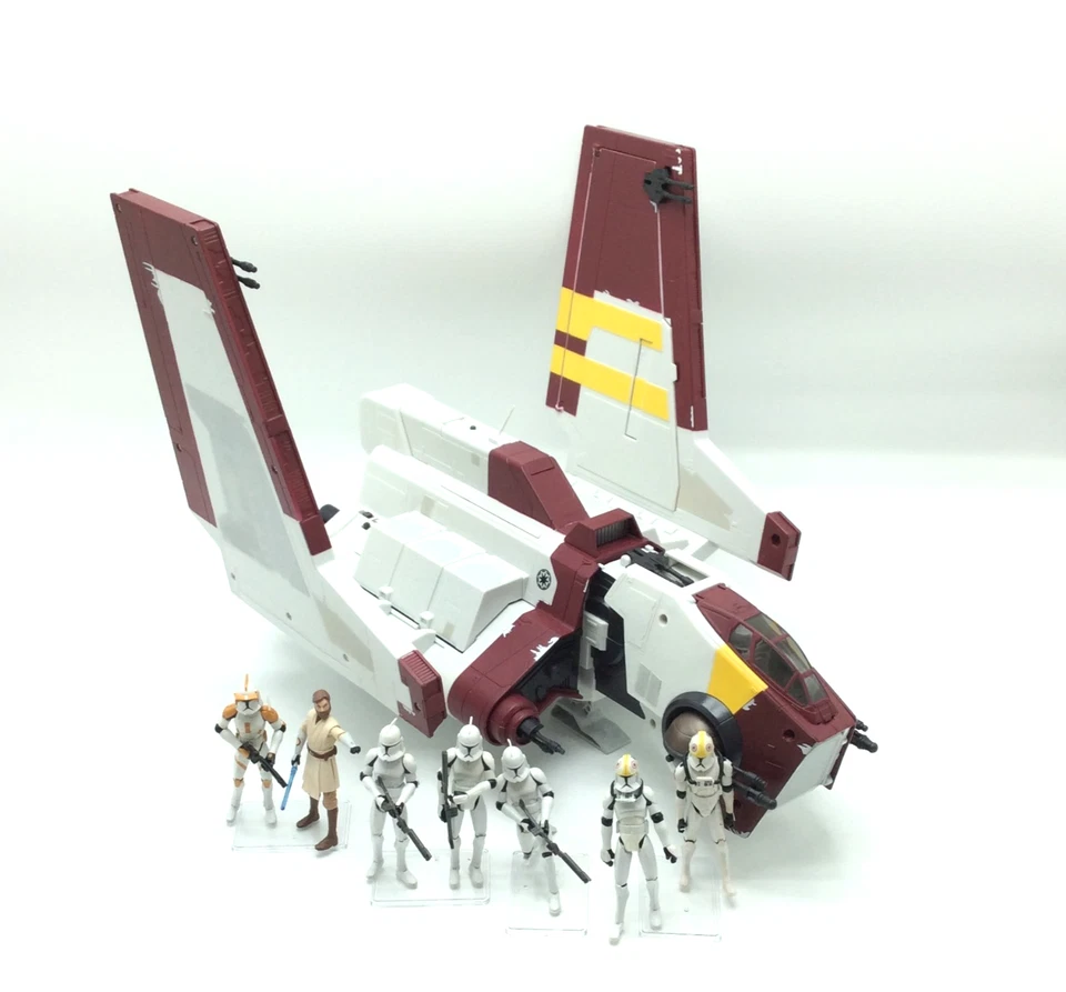 Hasbro Star Wars The Clone Wars Republic Attack Shuttle con figuras de acción PROBADAS Foto 2 de 4