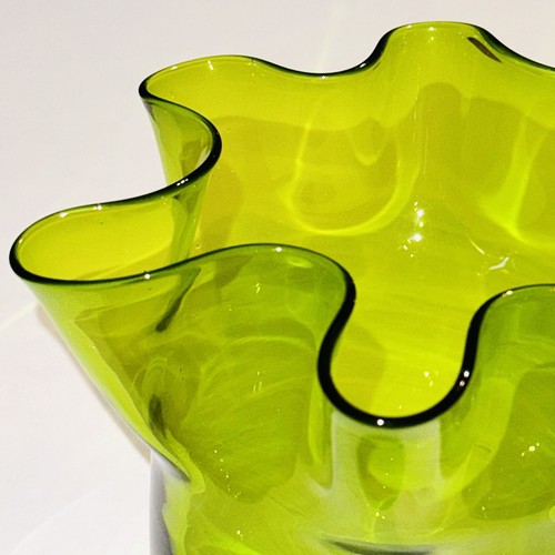 Green Draped Glass Vase Modern by Leonardo Handkerchief Ruffled Shape - Picture 3 of 16