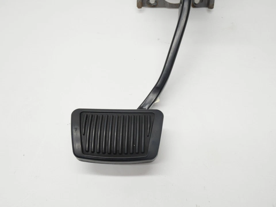 2014-2019 Kia Soul Brake Stop Foot Floor Pedal Pad Assembly Automatic Trans OEM - Image 2 of 4
