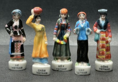 Vintage Vietnam Minh Long Fine Porcelain Figurines 10 Pc SET Traditional Dress - Picture 5 of 10