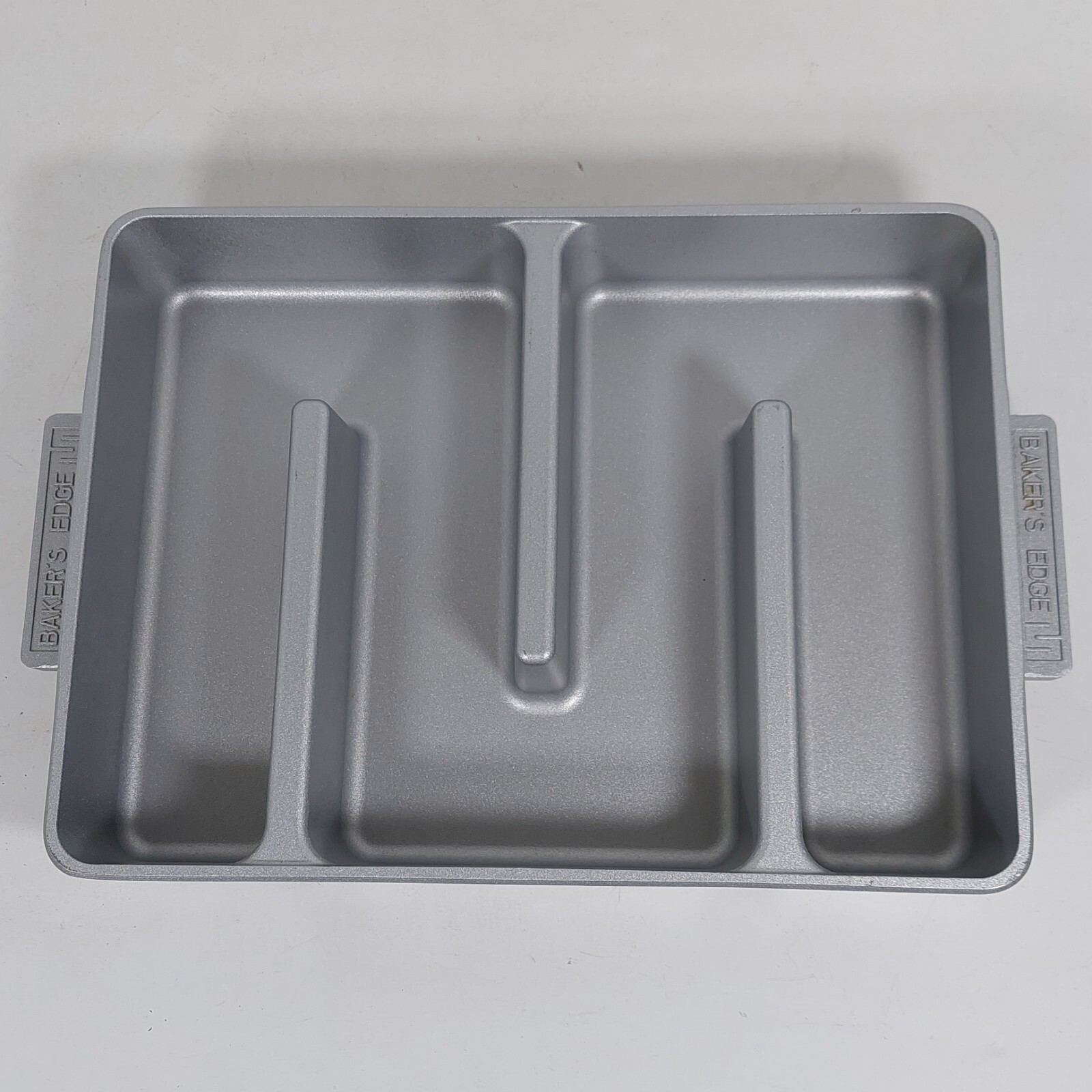 BAKERS EDGE Heavy Cast Aluminum NonStick Continuous Edge Brownie Pan