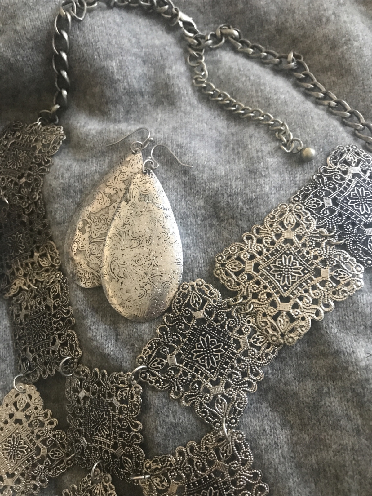 Medieval Renaissance style Tudor metal necklace &… - image 2