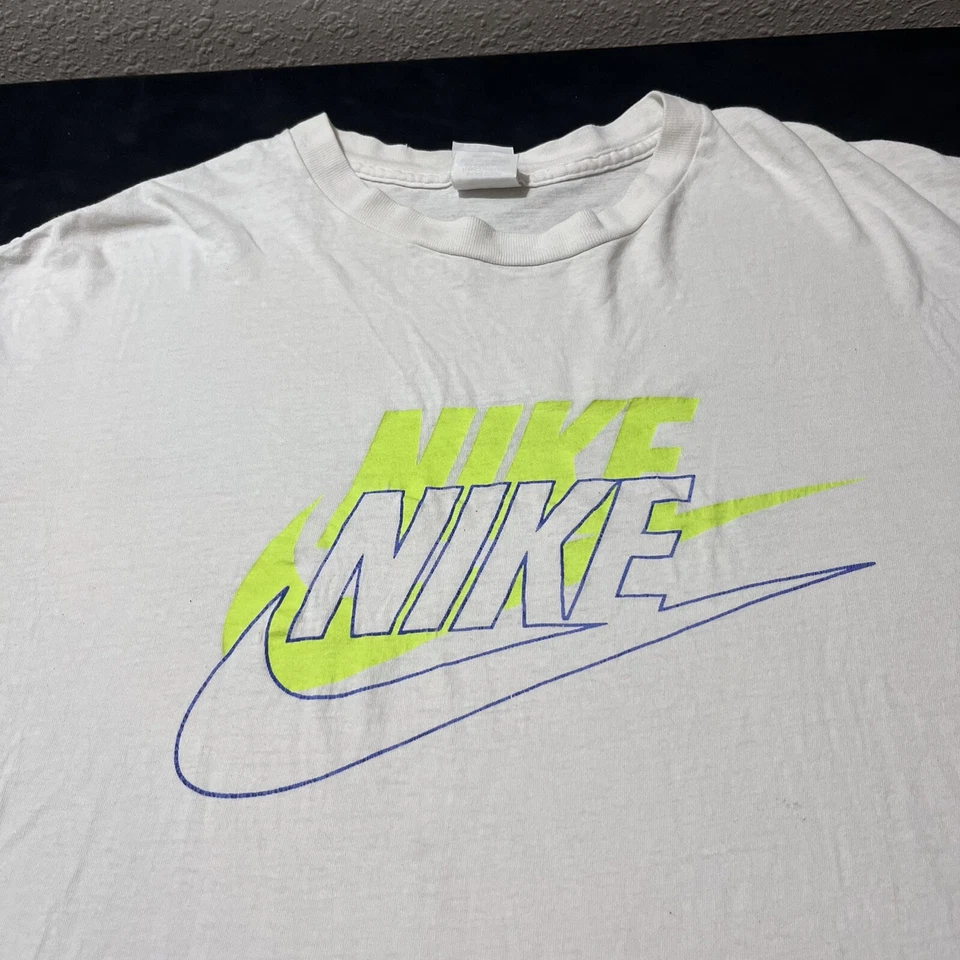 Camisa Nike De Colección Gris Etiqueta Día Brillo Verde Años 80 EE. UU. Envejecida Delgada Transparente Neón Foto 2 de 4