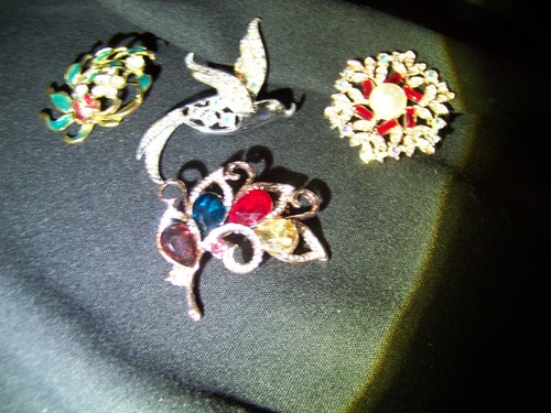 Spilla vintage Sarah Coventry AB Bird of Paradise, foglia verde + multicolore GRATIS - Foto 3 di 8